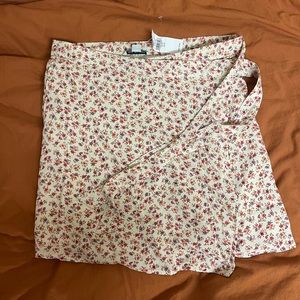 American Eagle Wrap Tie Skirt Size Medium